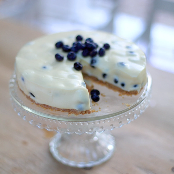 Blueberry and White Chocolate Cheesecake